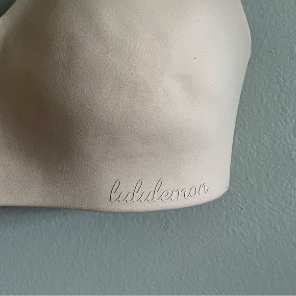 Lululemon Nude Hold True Bra Size 32B - Picture 2 of 8